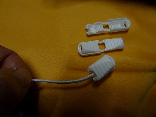 Arret plastique blanc pour cordon survetement 2