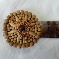 Badge ou broche a coudre bois exotique 2 