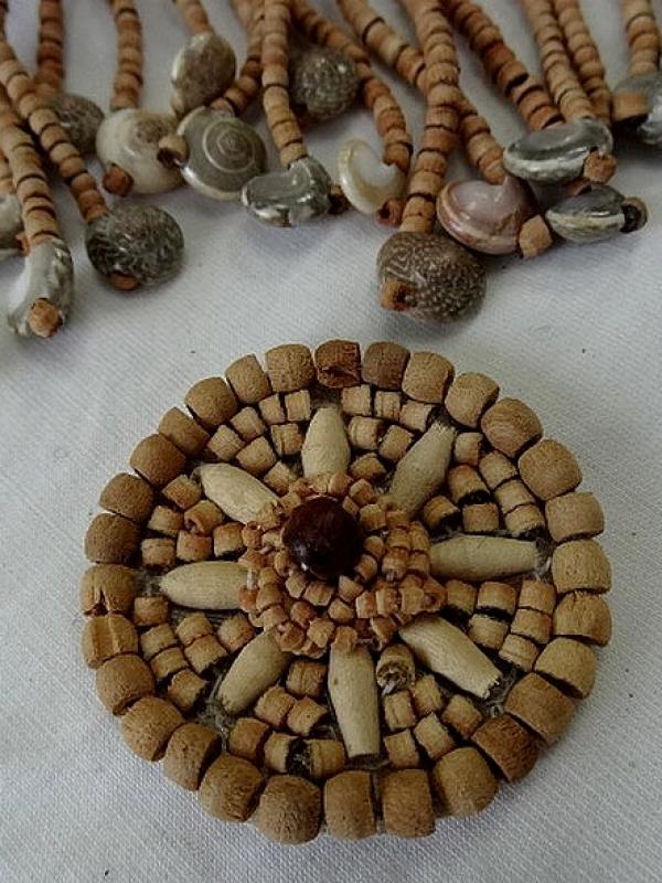 Badge ou broche a coudre bois exotique 3 