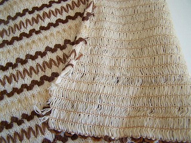 Bande elastique fronce ecrue a sequins et raphia 2