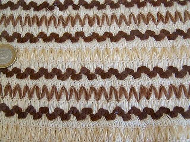 Bande elastique fronce ecrue a sequins et raphia 3