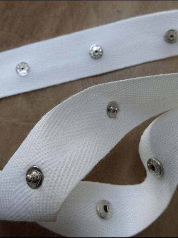 Bande serge de coton avec boutons pressions 1