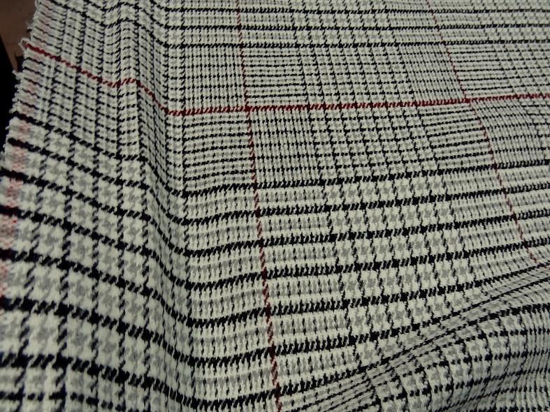 Beau lainage a carreaux fond blanc casse 2