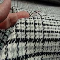 Beau lainage a carreaux fond blanc casse 3
