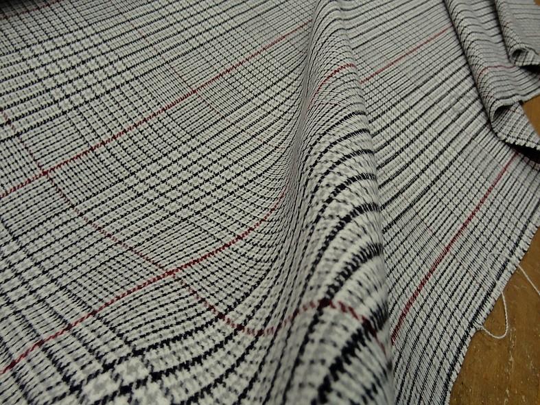Beau lainage a carreaux fond blanc casse 5