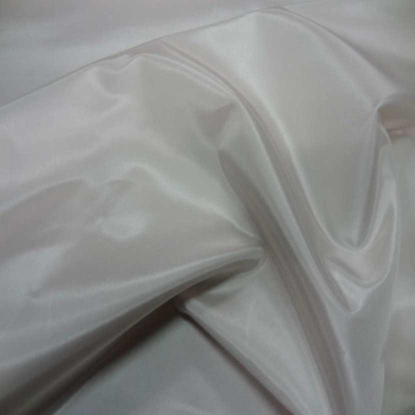 Beau taffetas polyester souple blanc casse
