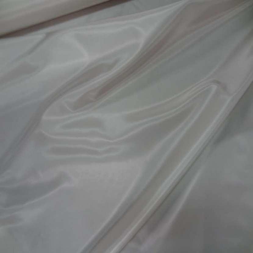 Beau taffetas polyester souple blanc casse1
