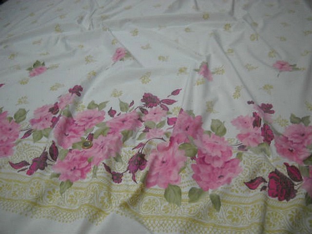 Bengaline lycra blanche embase fleurie rose 2