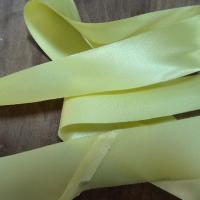 Biais a plat satin jaune souffre 1