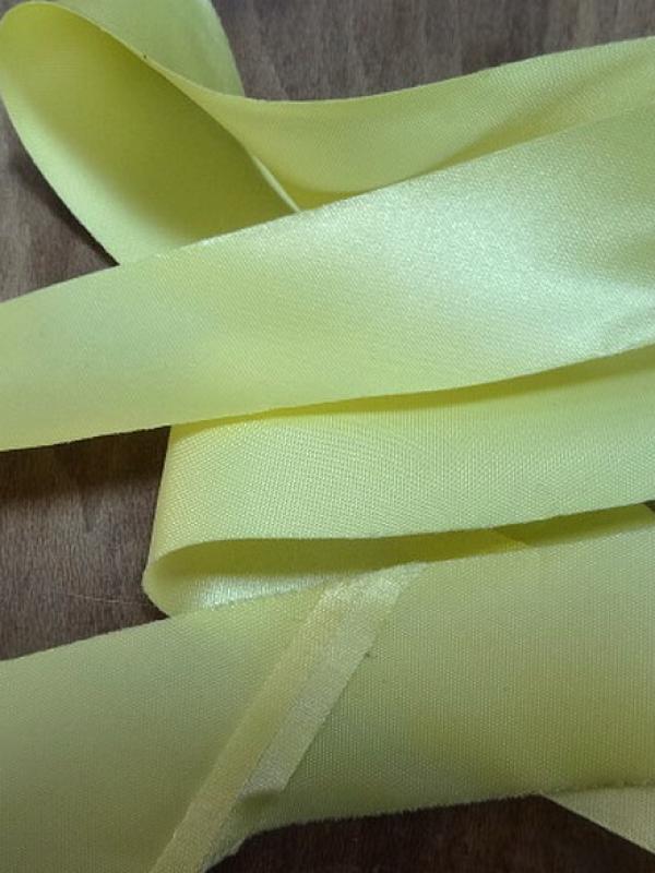 Biais a plat satin jaune souffre 1 