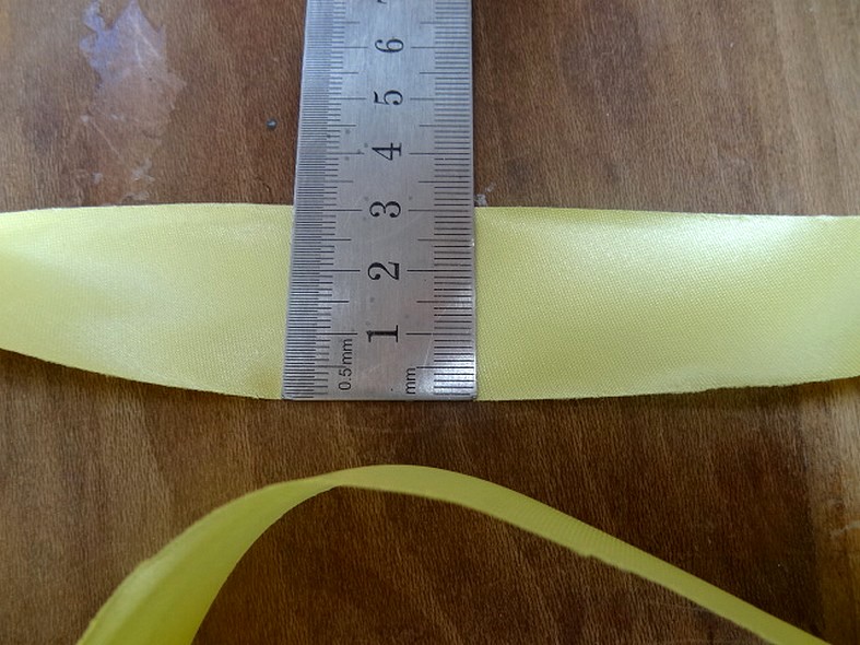Biais a plat satin jaune souffre 2