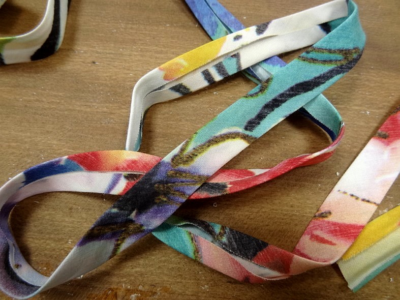 Biais jersey fin fleuri 13 mm