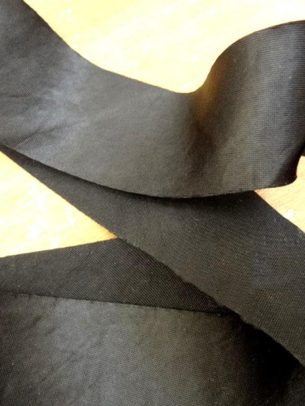 Biais satin noir a plat 30 mm 1 