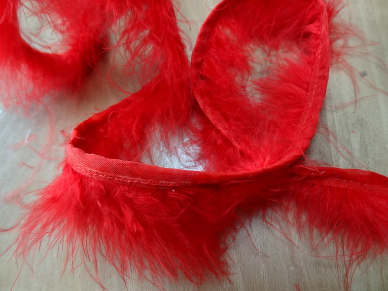 Boa en plume rouge 2