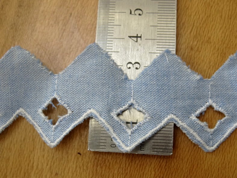 Bordure a coudre bleu chambray brode zig zag 2