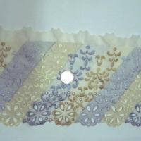 Bordure brodee creme lavande en diagonale 1 
