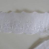 Bordure coton blanc brodee comptine 2 