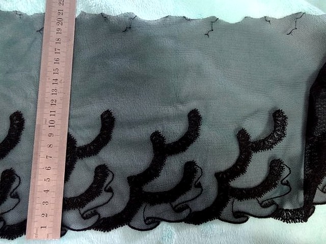 Bordure dentelle jupon brodee noire 1
