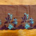 Bordure dentelle prune brodee bleu celeste 1 