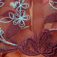 Bordure dentelle prune brodee bleu celeste 3 