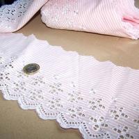 Bordure ingenue coton fines rayures blanc rose broderie anglaise 2 