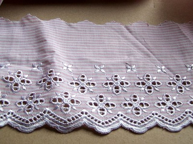 Bordure ingenue coton fines rayures blanc rose broderie anglaise 3