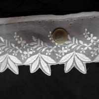 Bordure mousseline brodee 4 feuilles blanche 2 