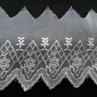 Bordure mousseline brodee cretes blanche 2 