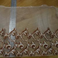 Bordure resille beige chair brodee volutes cuivrees 2 