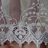 Bordure resille blanche brodee couronnes 3 
