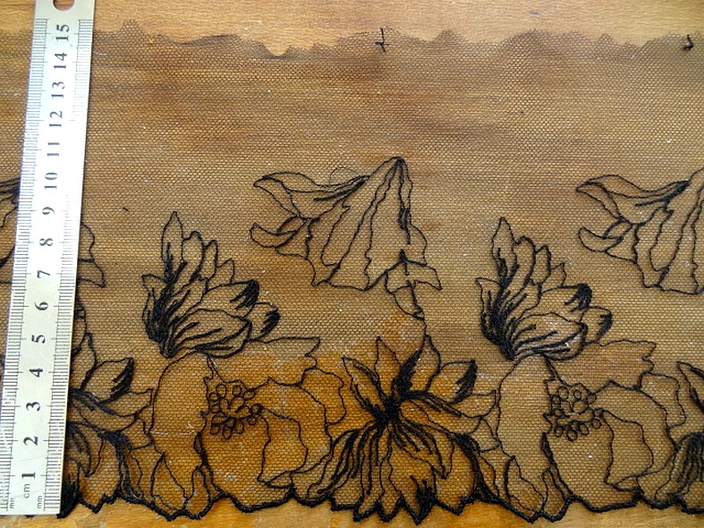 Bordure resille brodee noire petunia 1