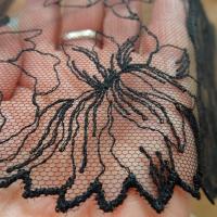 Bordure resille brodee noire petunia 2