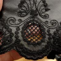 Bordure simili skai noir brode 4 