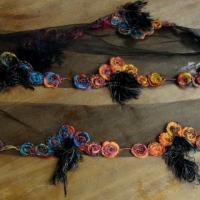 Bordure sofia resille noire et laine feutree coloree 3