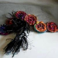 Bordure sofia resille noire et laine feutree coloree 4