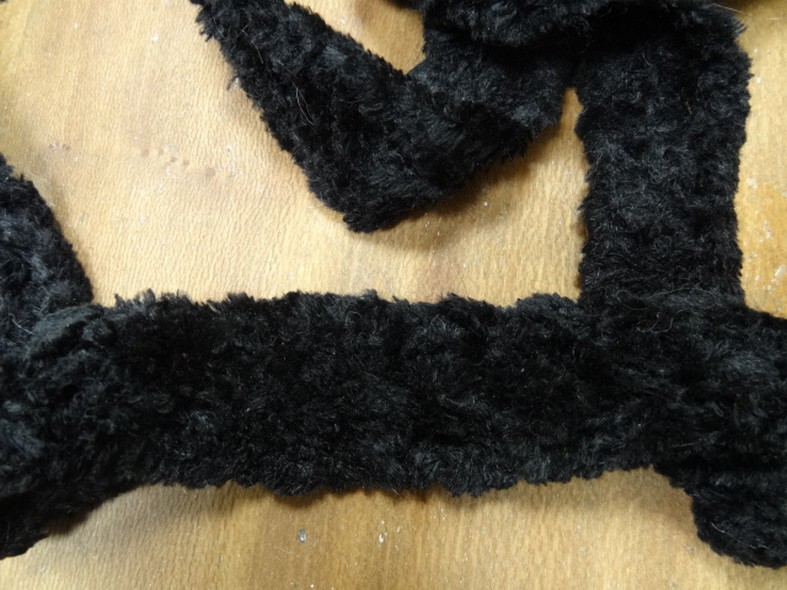 Bordure velours chenille noir ajoure 1