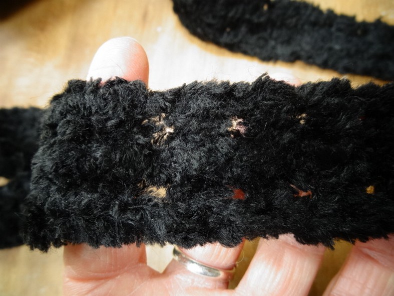 Bordure velours chenille noir ajoure copie
