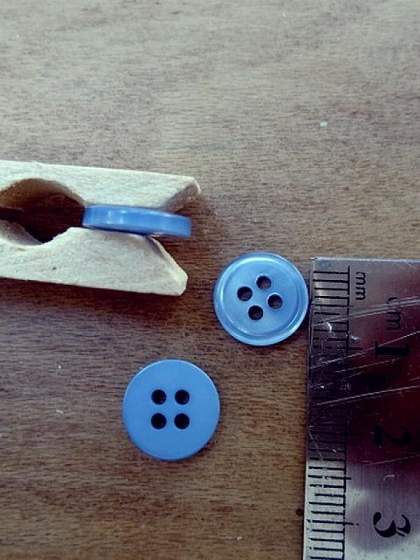 Bouton bleu acier nacre bord bourrelet 11 mm