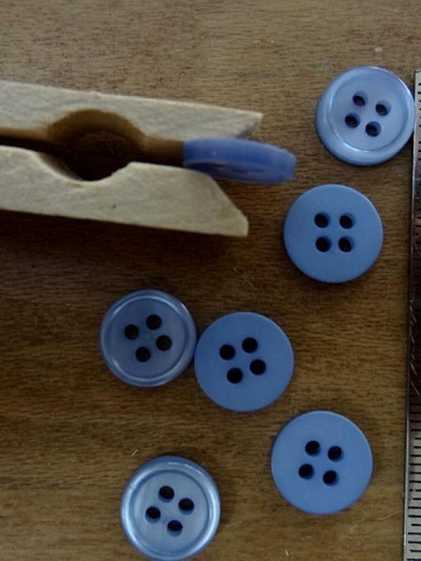 Bouton bleuet nacre bord bourrelet 12 mm 