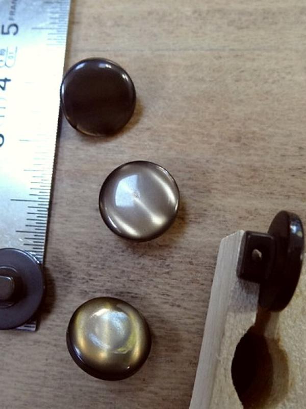 Bouton bottine brun 12 mm 