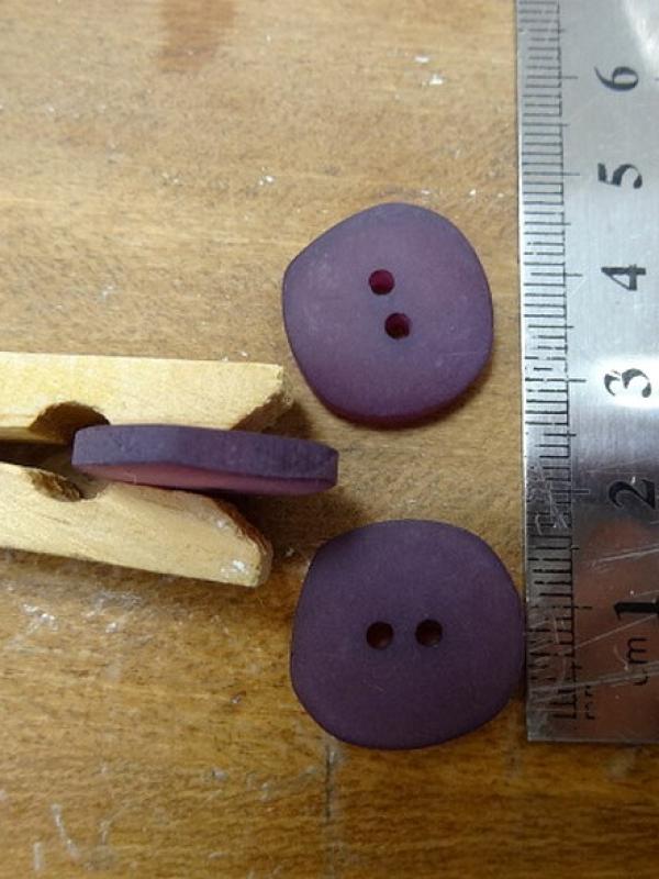 Bouton chic violet d eveque mat transparent 