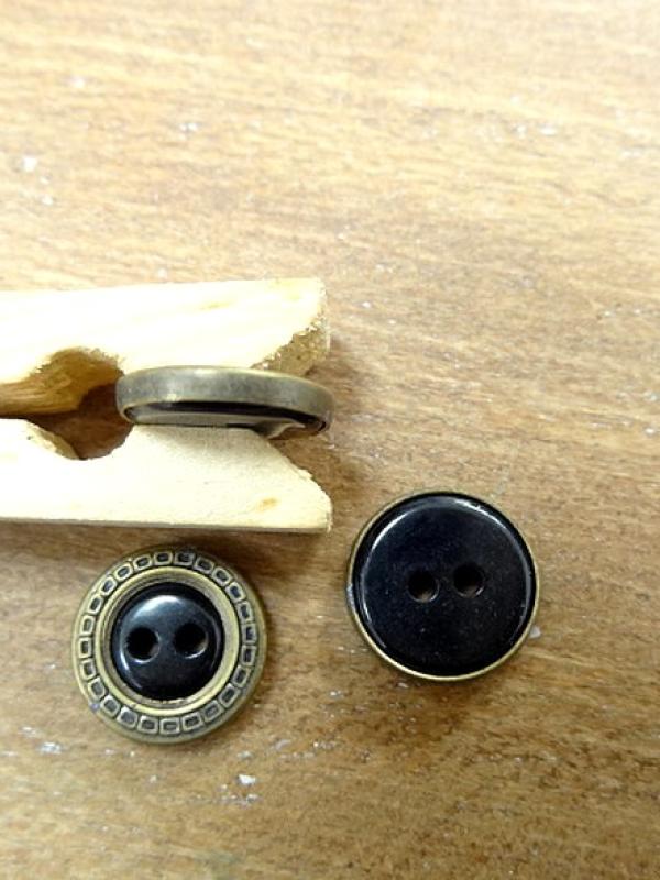 Bouton chloe noir cercle laiton 14 mm