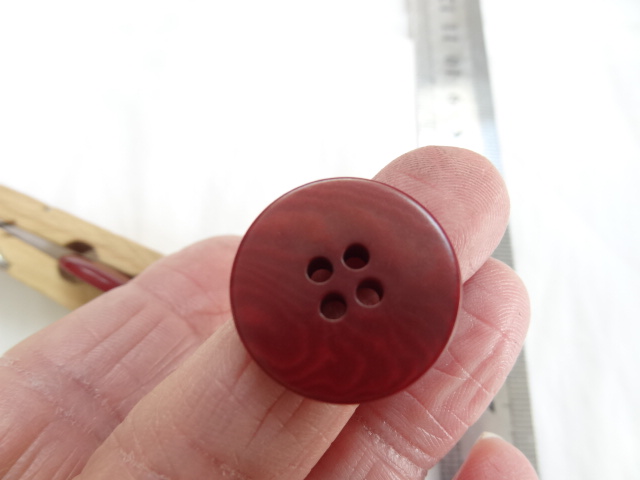Bouton corozo rouge sang moire 20 mm 