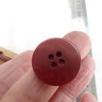 Bouton corozo rouge sang moire 20 mm 