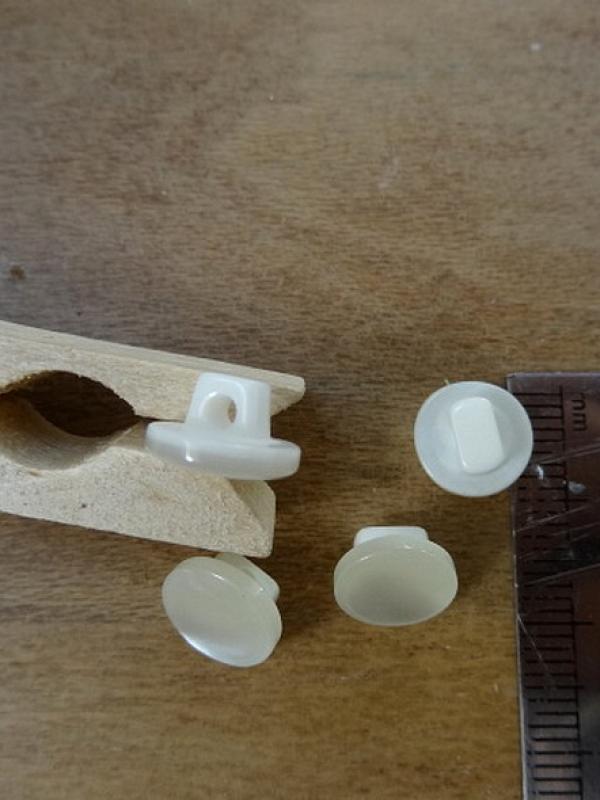 Bouton de bottine blanc casse nacre 10 mm 1 