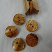 Bouton de nacre plastifie ocre jaune 15 mm 1