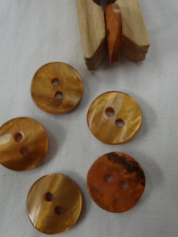 Bouton de nacre plastifie ocre jaune 15 mm 1 