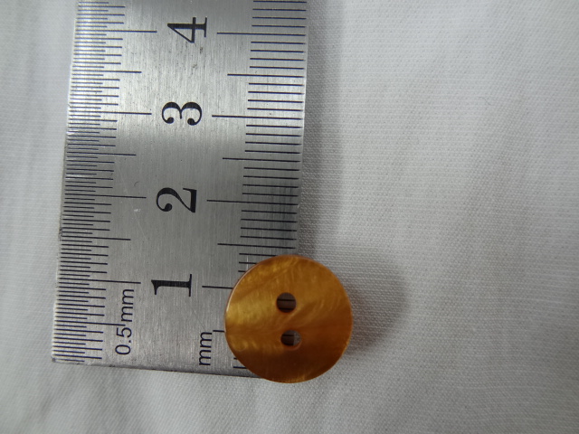 Bouton de nacre plastifie ocre jaune 15 mm 2 