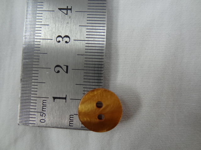 Bouton de nacre plastifie ocre jaune 15 mm 2