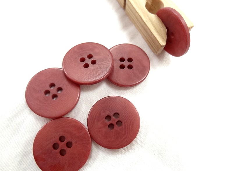 Bouton en corozo teinte fraise moire 20 mm 3